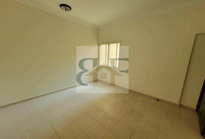 933573 - Property Image 2