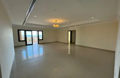 Apartment - 2 Bedrooms - 3 Bathrooms for rent in Tower 28 - Porto Arabia - The Pearl Island - Doha