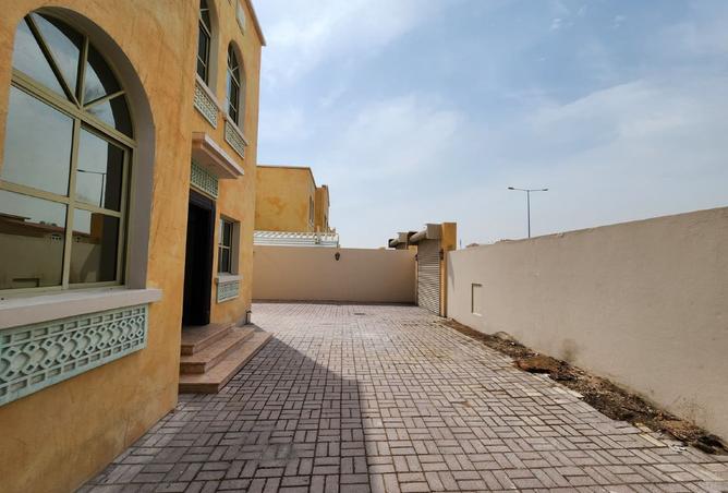 989535 - Property Image 2