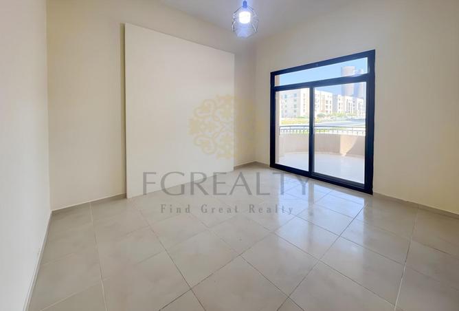 989745 - Property Image 3