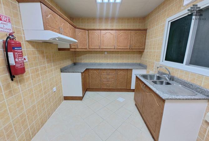 932812 - Property Image 3