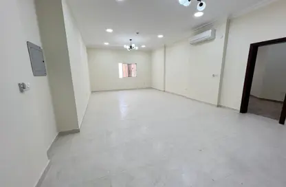 Apartment - 3 Bedrooms - 3 Bathrooms for rent in Al Mansoura - Al Mansoura - Doha