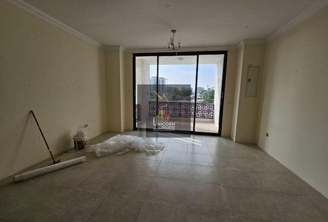 988588 - Property Image 2