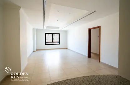 Apartment - 1 Bedroom - 2 Bathrooms for rent in West Porto Drive - Porto Arabia - The Pearl Island - Doha