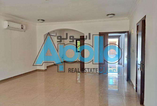 985247 - Property Image 2