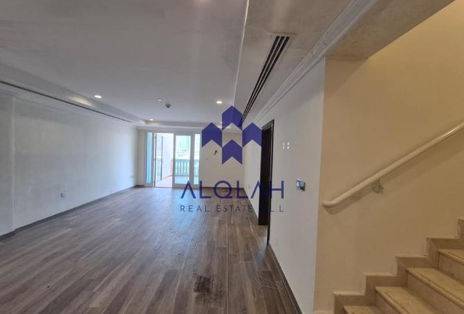 990187 - Property Image 2