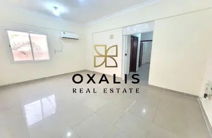 Apartment - 2 Bedrooms - 2 Bathrooms for rent in Bin Omran 28 - Fereej Bin Omran - Doha