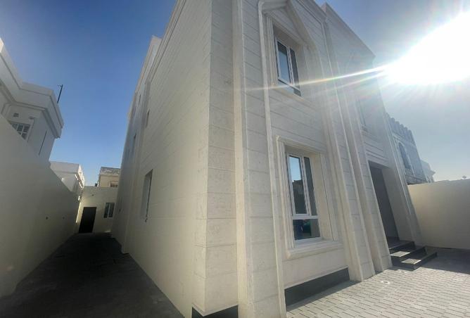 989874 - Property Image 2