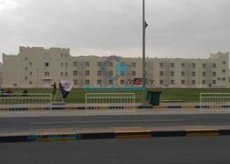 صورةمبنى خارجي لـ: سكن عمال - 1 حمام للكراء في طريق مسيمير - أبو هامور - الدوحة, صورة 1