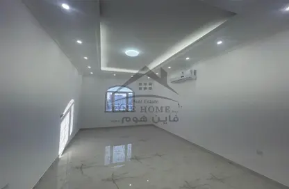 صورة لـ غرفة فارغة فيلا - 7 غرف نوم - 7 حمامات للايجار في أم صلال محمد - الدوحة ، صورة رقم 1