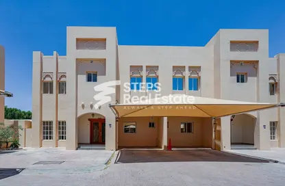 فيلا - 4 غرف نوم - 4 حمامات للايجار في شارع ام السنيم - عين خالد - الدوحة