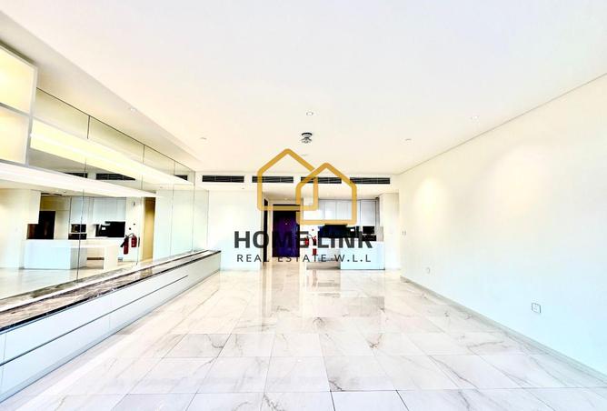 912443 - Property Image 2