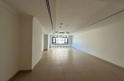 Apartment - 1 Bedroom - 2 Bathrooms for rent in West Porto Drive - Porto Arabia - The Pearl Island - Doha