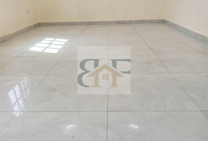 933583 - Property Image 2