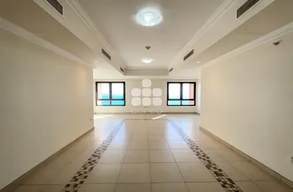 Empty Room image for: Apartment - 1 Bathroom for rent in Jumanah Tower 29 - Porto Arabia - The Pearl Island - Doha, Image 1