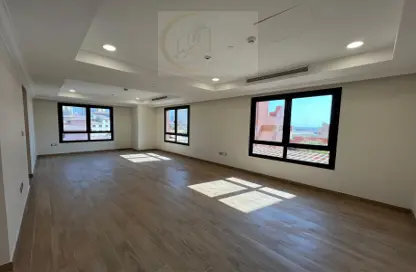 Apartment - 1 Bedroom - 2 Bathrooms for rent in Tower 4 - Porto Arabia - The Pearl Island - Doha