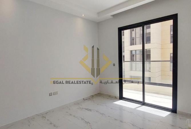 957586 - Property Image 2