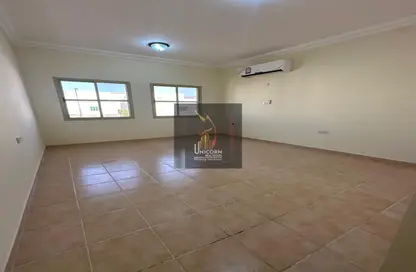 Staff Accommodation - Studio - 5 Bathrooms for rent in Ain Khaled Villas - Ain Khaled - Doha