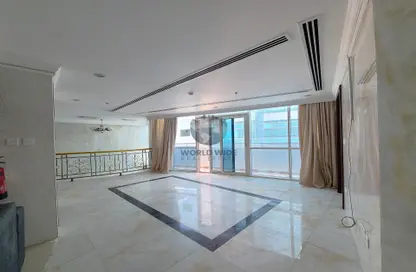 Empty Room image for: Penthouse - 4 Bedrooms - 6 Bathrooms for rent in West Bay - West Bay - Doha, Image 1
