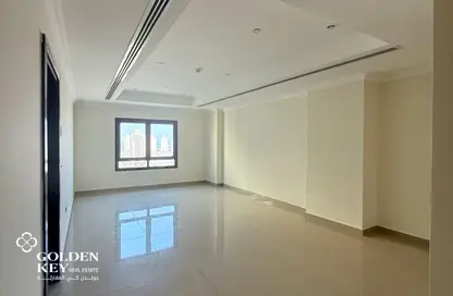 Apartment - 1 Bedroom - 2 Bathrooms for rent in West Porto Drive - Porto Arabia - The Pearl Island - Doha