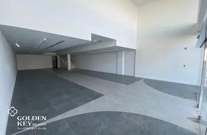 Show Room - Studio - 1 Bathroom for rent in Ammar Bin Yasser Street - Al Aziziyah - Doha