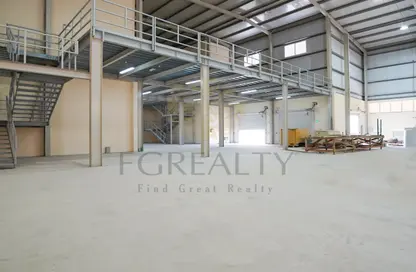 مخزن - استوديو - 4 حمامات للايجار في شارع الصناعية الشرقي - بركة العوامر - الوكرة