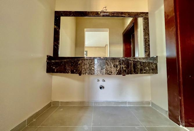 938389 - Property Image 3