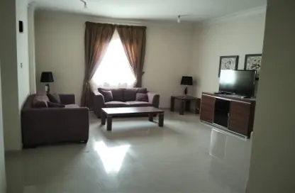 Apartment - 2 Bedrooms - 2 Bathrooms for rent in Umm Ghuwalina - Umm Ghuwailina - Doha