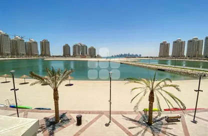 تاون هاوس - غرفة نوم - 2 حمامات للايجار في فيفا سنترال - فيفا بحرية - جزيرة اللؤلؤة - الدوحة