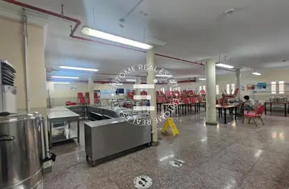 سكن عمال - استوديو - 5 حمامات للايجار في المنطقة الصناعية - الدوحة