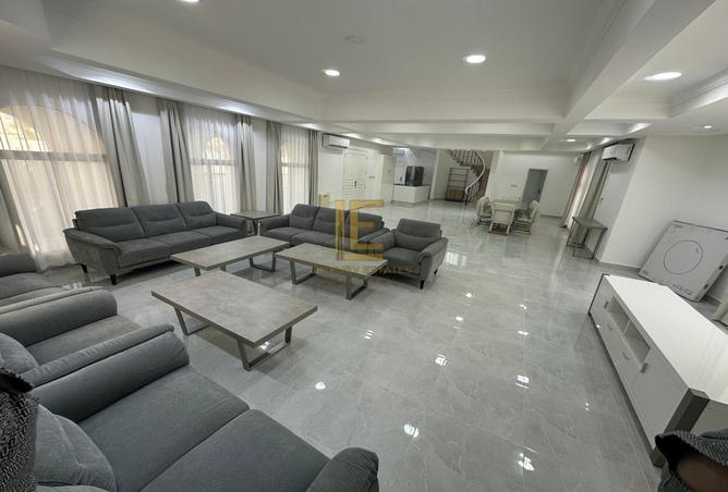 852072 - Property Image 2