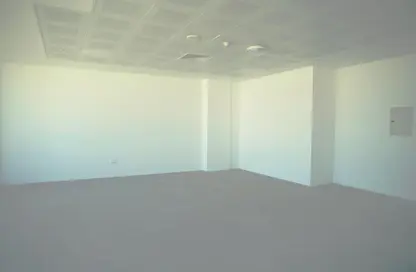 Office Space - Studio - 3 Bathrooms for rent in Al Mansoura - Al Mansoura - Doha