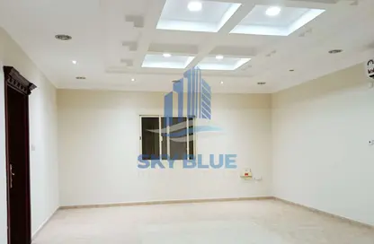فيلا - 5 غرف نوم - 5 حمامات للايجار في الهلال - الهلال - الدوحة