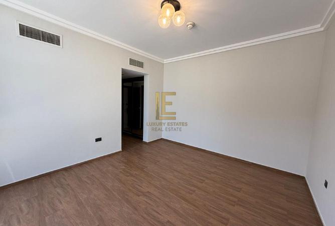 995753 - Property Image 2