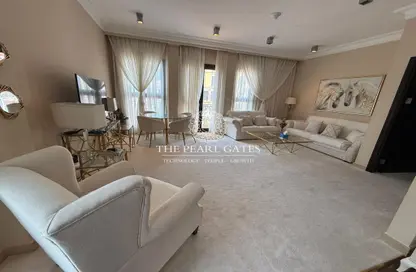 Apartment - 1 Bedroom - 2 Bathrooms for rent in Carnaval - Qanat Quartier - The Pearl Island - Doha
