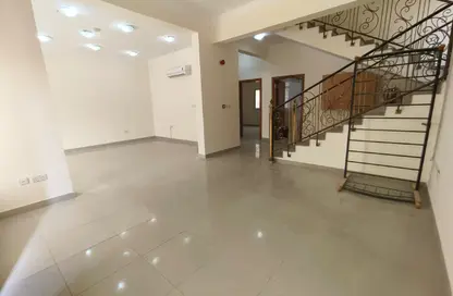 مجمع سكني - 5 غرف نوم - 5 حمامات للايجار في شارع الهناء - الغرافة - الدوحة