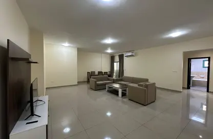 Apartment - 2 Bedrooms - 2 Bathrooms for rent in Old Al Ghanim - Al Ghanim - Doha