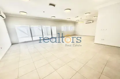 Villa - 4 Bedrooms - 5 Bathrooms for rent in Umm Al Seneem Street - Ain Khaled - Doha