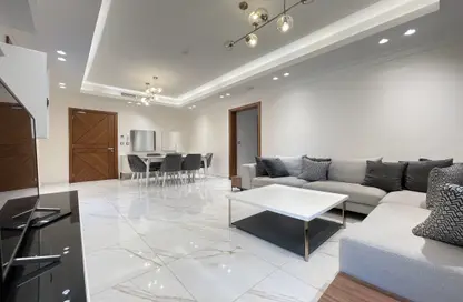 شقة - 2 غرف نوم - 3 حمامات للايجار في طريق بورتو الشرقي - بورتو أرابيا - جزيرة اللؤلؤة - الدوحة