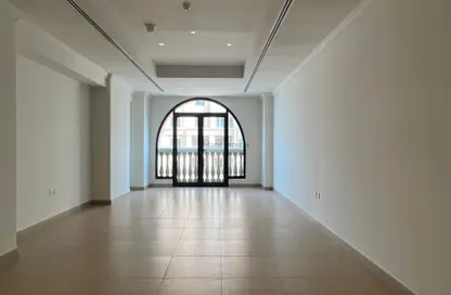 Empty Room image for: Apartment - 2 Bedrooms - 2 Bathrooms for rent in Porto Arabia - The Pearl Island - Doha, Image 1