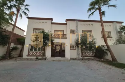 Apartment - 4 Bedrooms - 4 Bathrooms for rent in Umm Qarn - Al Daayen