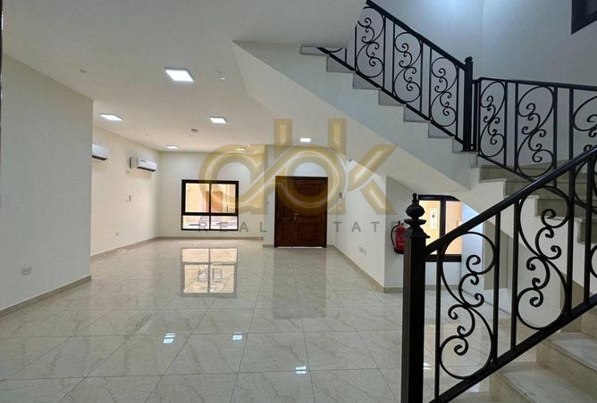 933910 - Property Image 2