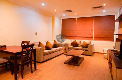 صورة لـ غرفة المعيشة / غرفة الطعام شقة - 3 غرف نوم - 3 حمامات للايجار في اي بي 16 - دوحة الجديد - الدوحة ، صورة رقم 1