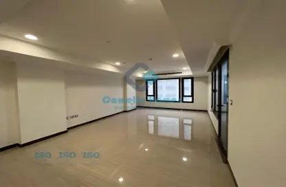 Apartment - 1 Bedroom - 2 Bathrooms for rent in Tower 24 - Porto Arabia - The Pearl Island - Doha