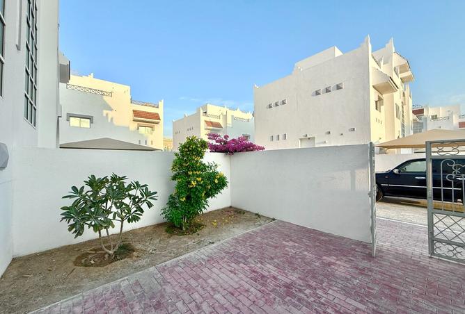 987502 - Property Image 3