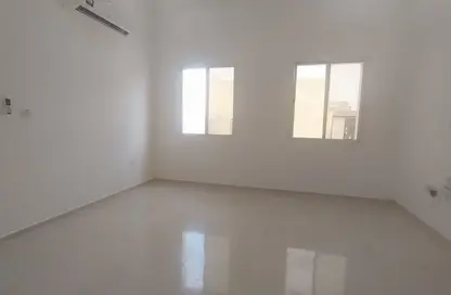 شقة - غرفة نوم - 1 حمام للايجار في طريق سلوى - العزيزية - الدوحة
