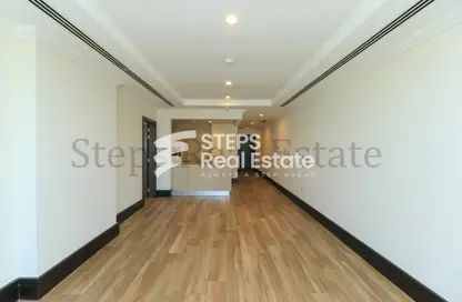 Apartment - 1 Bedroom - 2 Bathrooms for rent in Tower 21 - Porto Arabia - The Pearl Island - Doha
