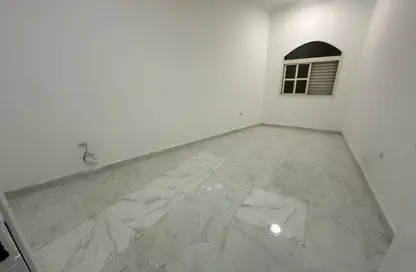 شقة - غرفة نوم - 1 حمام للايجار في شارع العزيزة - العزيزية - الدوحة