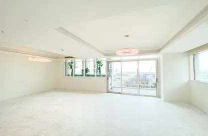 Duplex - 4 Bedrooms - 6 Bathrooms for sale in Gewan Island - The Pearl Island - Doha
