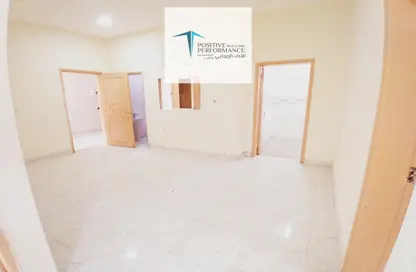 شقة - 3 غرف نوم - 2 حمامات للايجار في طريق مسيمير - أبو هامور - الدوحة
